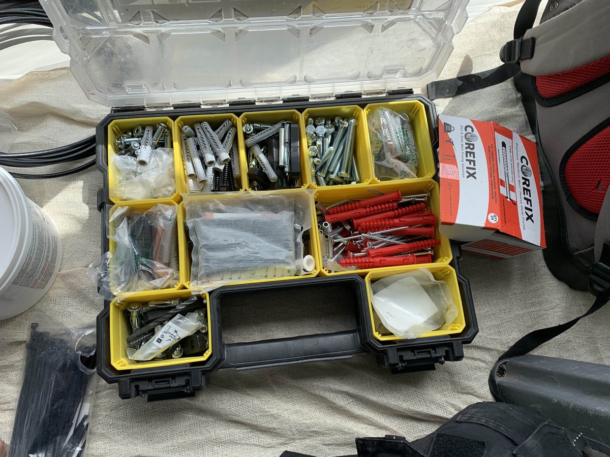 MKL_Solutions's tweet image. Filled them up on Tuesday and have used them up already! Installing speakers and TV’s.... even used up all my +30 box too!! #corefix #metex #mklcs #fixings #miltonkeynesbusiness #miltonkeynes #lovemk #miltonkeynessmallbusiness #tvwallmounting #hiddencables #surroundsound