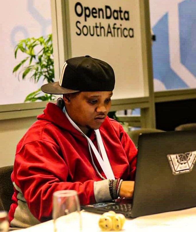 Meet Mr. @KapFreshMusic, our very own <a href="/GkssUnisa/">GKSS_UNISA_FLORIDA</a> Chairperson. He's into Robotics, Machine Learning &amp; a fanatic gamer. 

He recently did a training with <a href="/Qubit_solution/">Qubit Solutions ⁽ᴾᵗʸ⁾ ᴸᵗᵈ</a> teaching aspiring devs how to build websites 👨‍💻

Let's keep the ball rolling! #KnowYourGeeks #GKSS2020