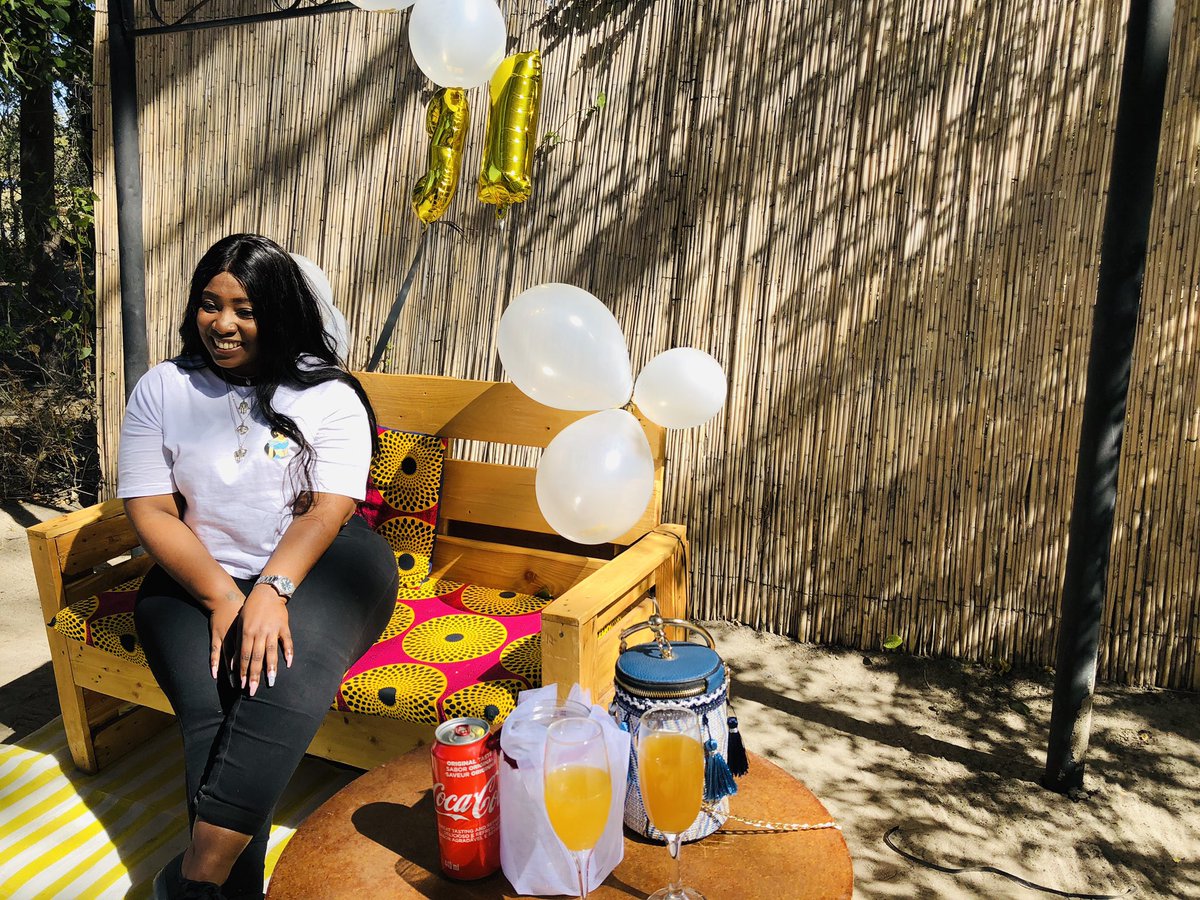 Maunpopup's tweet image. #tbt to when we hosted Ms Nizzy 13th bday 😉😁 we gave her a two course dining exp. The sun was shining, Her girls where happy &amp;amp; she was even more ecstatic 🤍 

You can book your experience ⌨️info@maunpopups.co.bw or📞 73441948 

#maunpopupexperience #visitmaun #visitbotswana🇧🇼