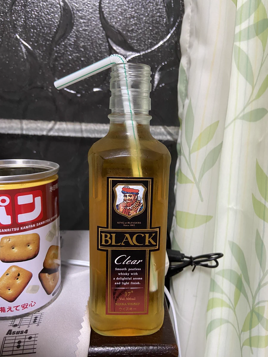 ウイスキーのボトルに麦茶を入れて飲んでいた結果？親が飛んできたwww