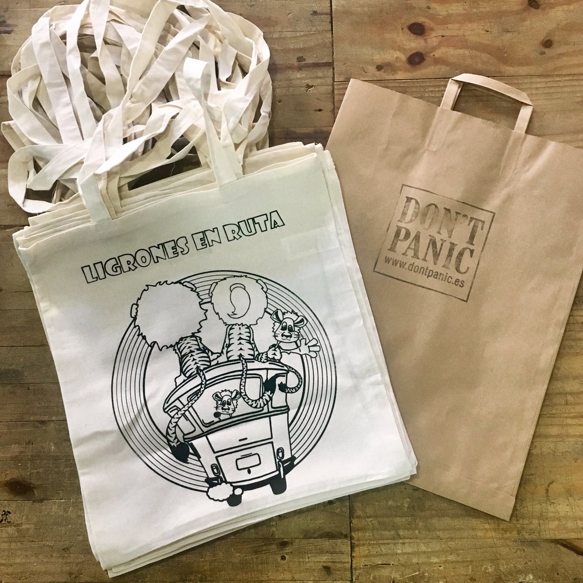 WeDontPanic's tweet photo. Entrega especial. Bolsos personalizados.
@ligronesenruta tiene planeada una súper aventura: un convoy para familias con furgoneta, para los que están empezando en el mundo #camper. Actividades, conversaciones, tips... plan completo! Síganlos en sus redes. 😊🚙👨‍👩‍👧‍👦 https://t.co/L169r9BoJq