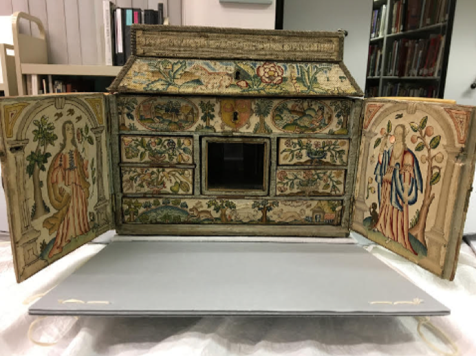 And here's a cabinet likely made by Susanna Perwich, now at  @LACMA. And here's a lovely portrait of her! Should you like to know more about this cabinet and provenance, read my article here  https://www.tandfonline.com/doi/abs/10.1080/00404969.2018.1509436 or shorter blog post here  https://artherstory.net/finding-susanna-perwich-in-her-embroidered-cabinet/  @NoteArtHerstory