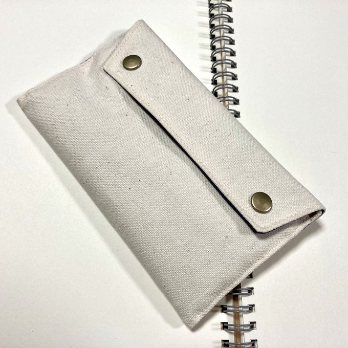 試作品‼️
ハガキサイズぐらいのポーチ
ちゃんとペンは入る!

何の版を刷ろうかな?

#ハンドメイド 