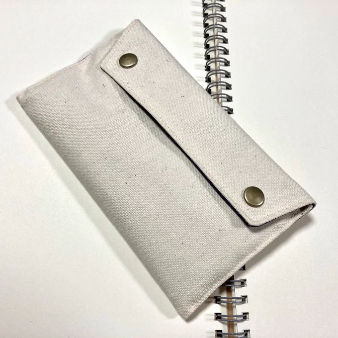 試作品‼️
ハガキサイズぐらいのポーチ
ちゃんとペンは入る!

何の版を刷ろうかな?

#ハンドメイド 