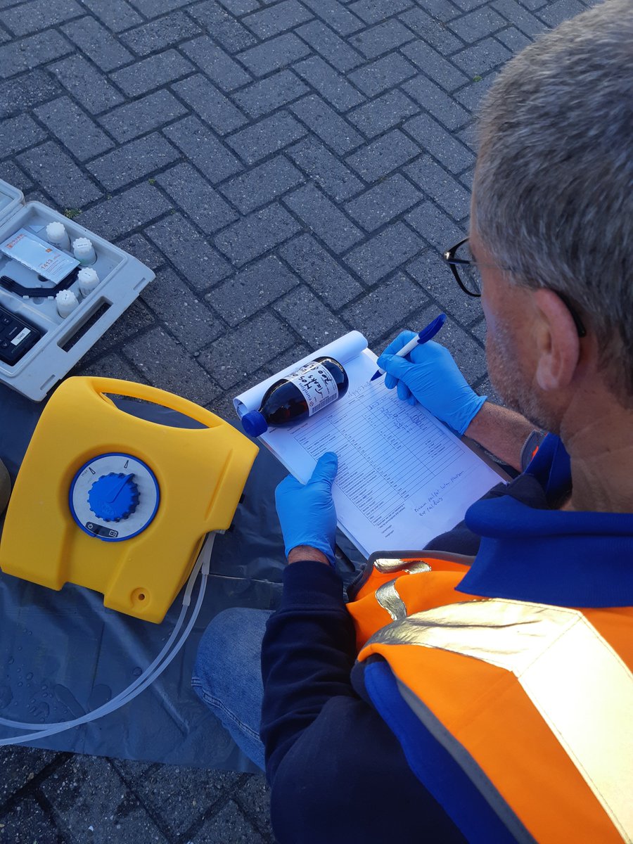 gerard_drost's tweet photo. Bij collega Luuk @elkedagveiliger interne audit uitgevoerd, o.a. controle #KB, #aarding, #waterbezinksel en #grondwatermonsters. Mogelijk coatingdefect opgespoord m.b.v. #intensief- en #DCVG meting. Alles in kader #ISO9001, #RvA, @SIKB_info, @ssvv_vca. Mooi dagje. https://t.co/lSlQqhfxRb