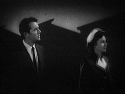 TalkingPicsTV's tweet photo. PREMIERE: 2:30pm Hosted by #HenryFonda THE STAR & THE STORY: HENRY PELL (1955) #HowardDuff #CaroleMathews A trespasser gets involved with a heiress. https://t.co/Q6SgDbHckA