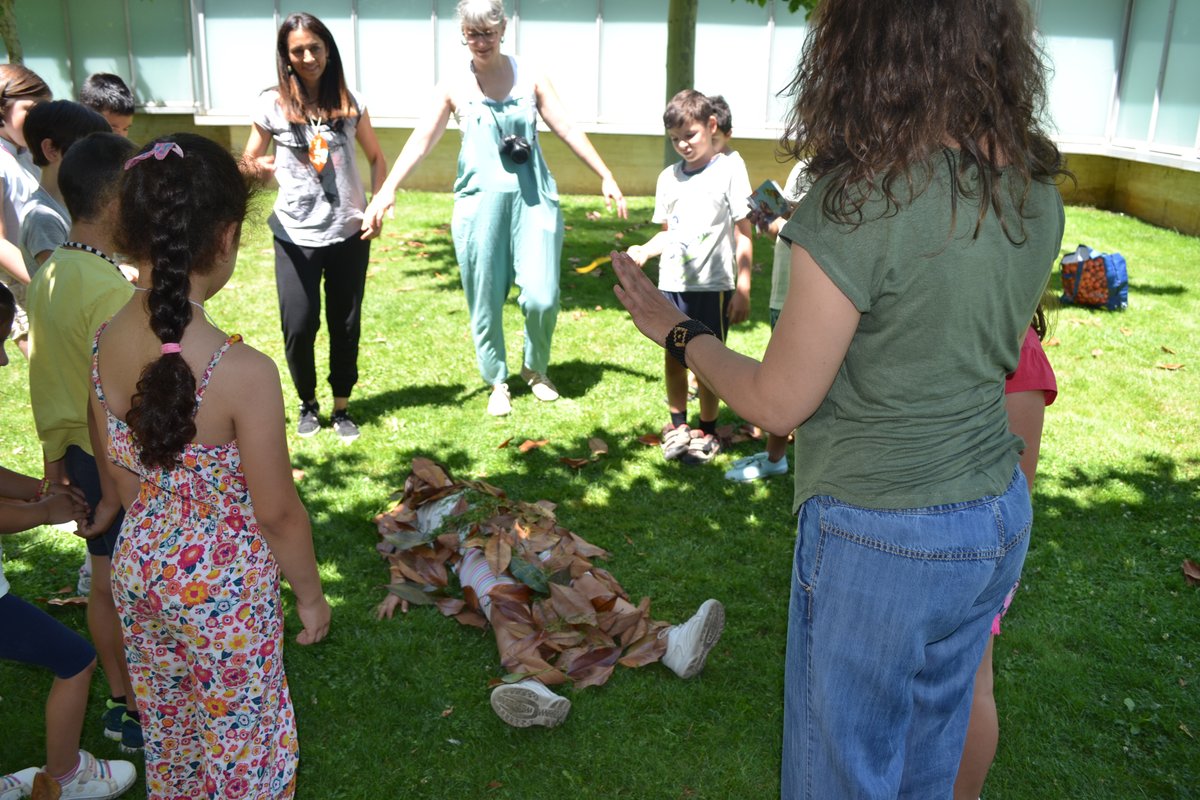 musacmuseo's tweet photo. Hoy en los talleres online ¡A la calle! os proponemos descubrir el #landart en familia. ¿Nos acompañáis? Accede al enlace y realiza la actividad cuando quieras 👉
https://t.co/rCQ8uBdNA1 https://t.co/1SqDrYL9lJ