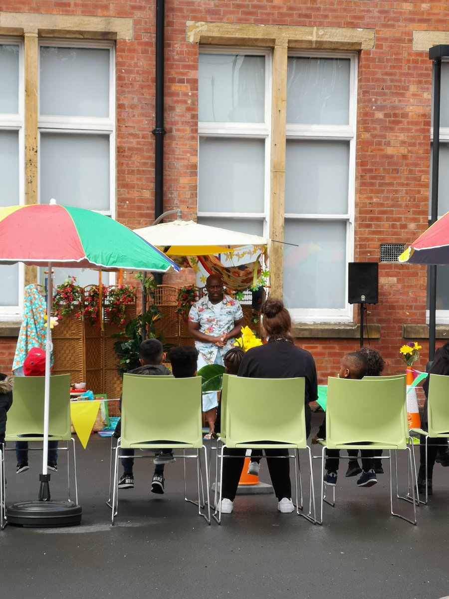 tuttifruttiprod's tweet photo. First performance of Hue Boy, performed by Stewart Thomas, is done! Next invited local children and families will see Rapunzel by @wrongsemble! #livelittlestoriesleeds #harehills @ShineLeeds https://t.co/4BGtT1UwCP
