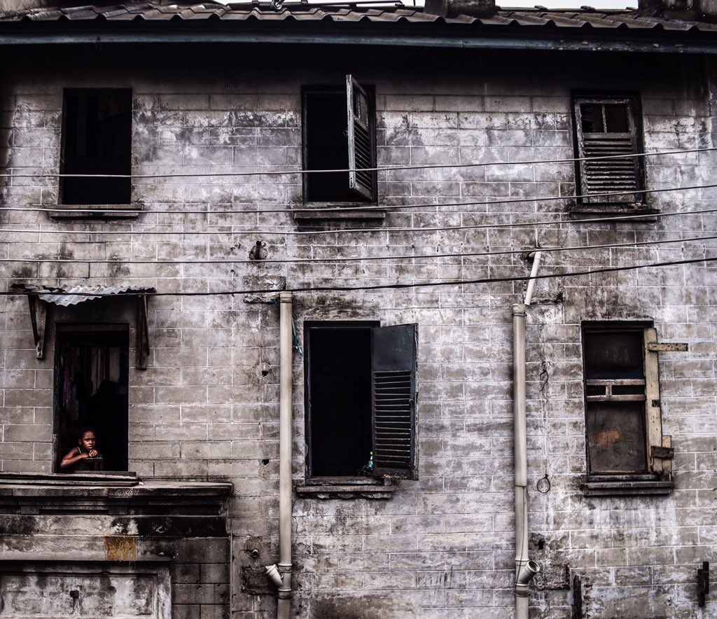 TheMayorOtu's tweet photo. Patience.
This photograph was taken at Falomo, Lagos. I saw the building and I was drawn to the texture but something was missing; a human element to show it was a house people still lived in. So I framed my shot and waited. 45 mins later, someone stepped to the window. https://t.co/r9DtbxZ6l5