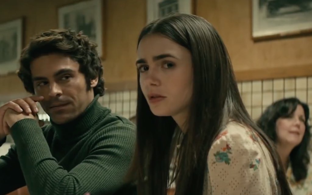 Setelah nonton dokumenter Ted Bundy di Netflix, tonton deh film tentang Ted Bundy yang diperankan oleh Zac Efron dan Lily Collins. Tapi di film ini lebih menceritakan dari perspektif pacar lamanya yang ‘menolak’ kenyataan bahwa Ted Bundy adalah seorang kriminal.
