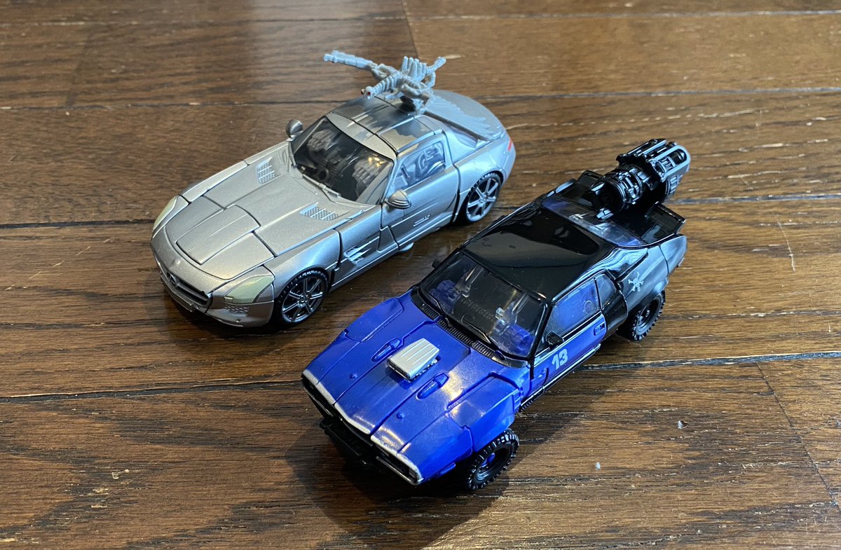 青空 Tf 特撮 映画 アメコミ人生 トランスフォーマー 映画でのディセプティコンが変形するビークルは戦闘機 戦車 軍用ヘリ 地雷除去車 建設重機 パトカー ゴミ収集車 トラックキャブ レッカー車 バイクなどバラエティ豊かなのが特徴