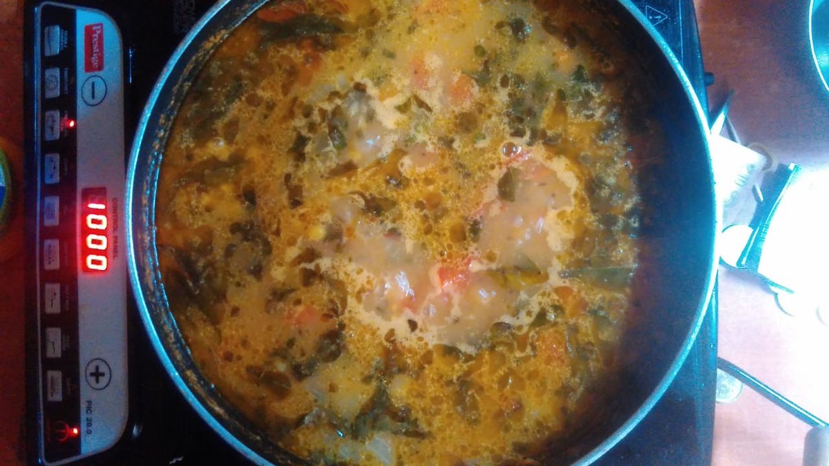 Namasteankit's tweet photo. #Day128 of continuous #cookingathome
Plain and simple cooking. Dal with Kasoori methi+ chapatis
#Indiafightscorona #manwithapan #cheflife https://t.co/rU4cmd751k