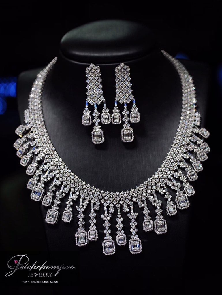 petchchompooo's tweet photo. #📍 ชุดสร้อยคอเพชร illusion ขาวสวยน้ำ 100 ดีไซน์ระย้า#diamonds #diamondrings #weddingrings #luxuryjewelry #highjewelry #finejewelry #Petchchompoojewelry #เพชรชมพูจิวเวลรี่ #instaring #gold  #siambrandname #luxuryring #fashionjewelry #Engagementring #weddingring  #weddingband https://t.co/NqzDhvMlIj