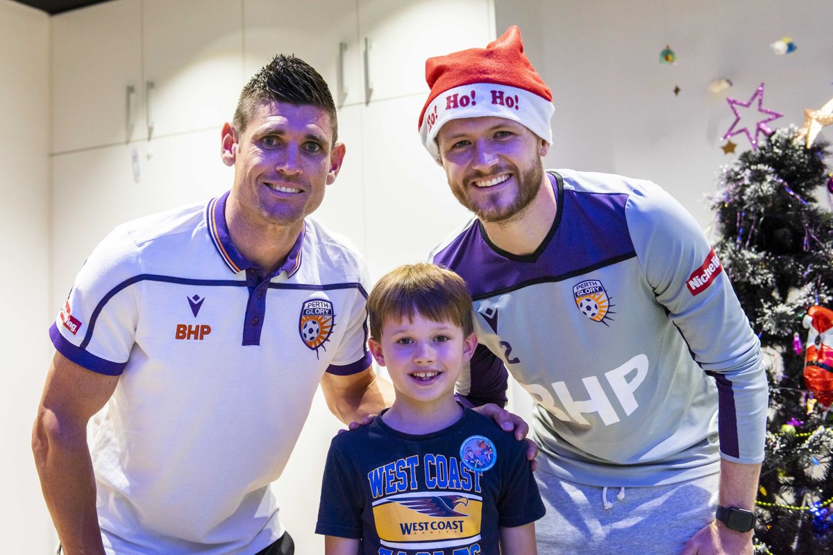 Hub Life...
Ahead of the big clash with <a href="/AdelaideUnited/">Adelaide United</a>, join @LiamReddy33 and <a href="/AlexGrant94/">Alex Grant</a> for a video update on life inside the Glory camp - from rom-coms and conspiracy theories to hair allegations and a controversial quiz night.
📺➡️bit.ly/3hOypOx
@ALeague  #OneGlory