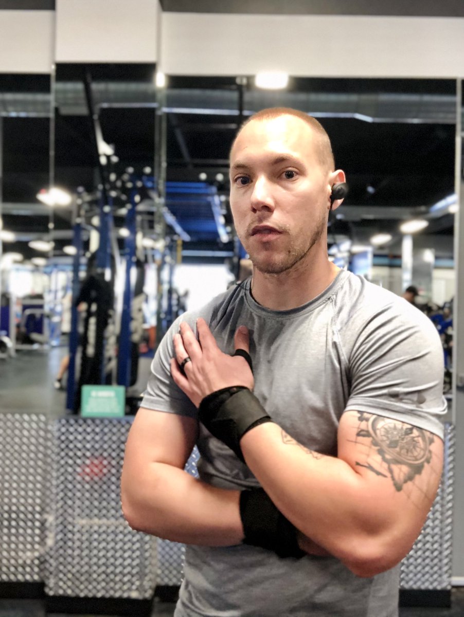 HotzInTheMix's tweet photo. “The quality of a leader is reflected in the standards they set for themselves." --Ray Kroc
Today’s pump brought to you by Bucked up Supplements. 
#DASBrandAmbassador #DASambassador #GetBuckedUp #DasLabs #DeerAntlerSpray #BuckedUpSupps #DeerAntlerGirls #BuckedUpBabes #BuckedUpBro https://t.co/TsfX0KsmOz