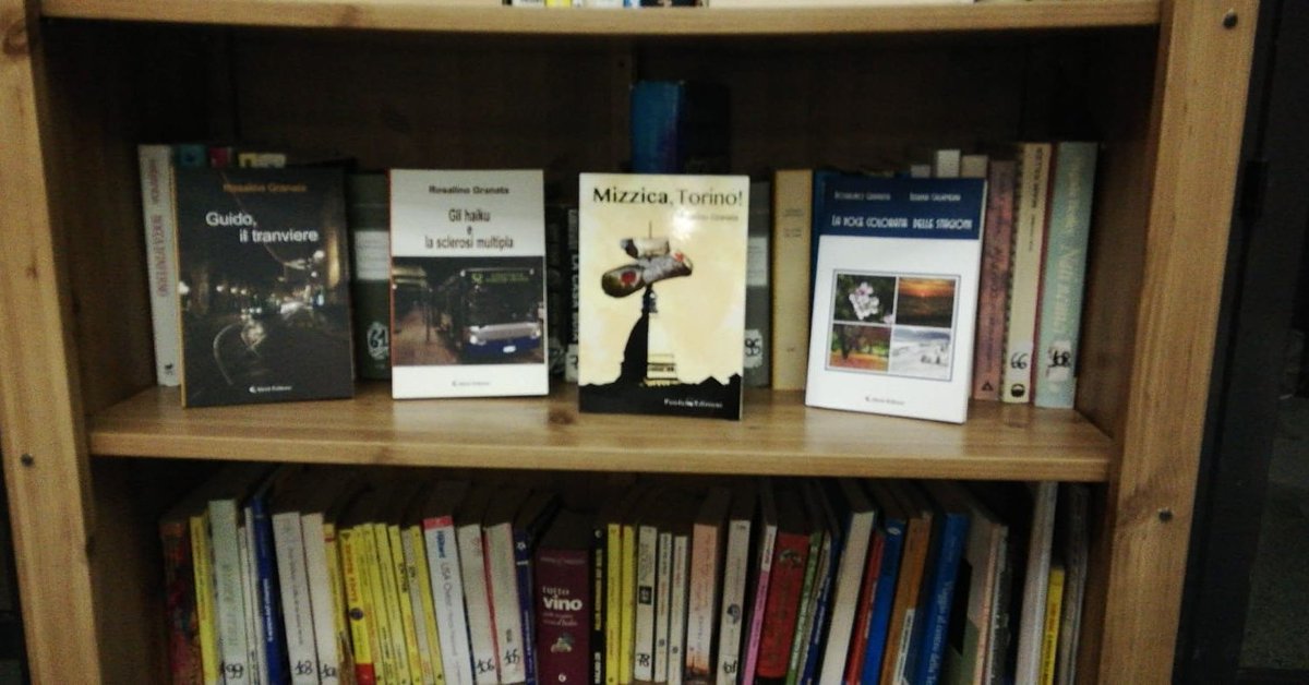 GranataRosalino's tweet photo. I miei libri: #lavocecoloratadellestagioni, #glihaikuelasclerosimultipla, #guidoiltranviere e #mizzicatorino! presso la libreria dell'#hotelvillalina. Onorato di aver conosciuto Cono e Domenico, e di aver soggiornato nei loro #hotel: #levele e #villalina. Buona lettura! https://t.co/3ebSQ8bslU