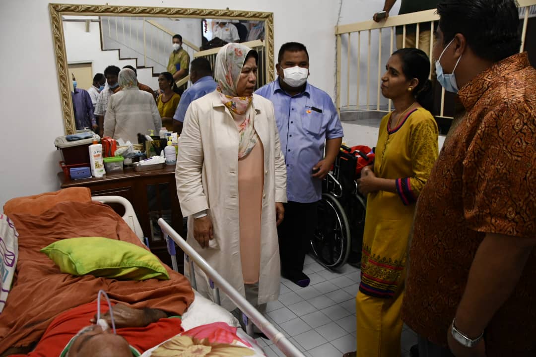 zuraida_my's tweet photo. Admin | Menziarahi Puan Suguna yang terlantar akibat penyakit angin ahmar serta mengalami masalah kewangan dalam pembayaran sewa rumah.

Menyampaikan sumbangan peribadi &amp; membantu untuk mmbuat permohonan mendapatkan rumah PPR DBKL di kawasan yang bersesuaian. https://t.co/Bvvi9CM1hi