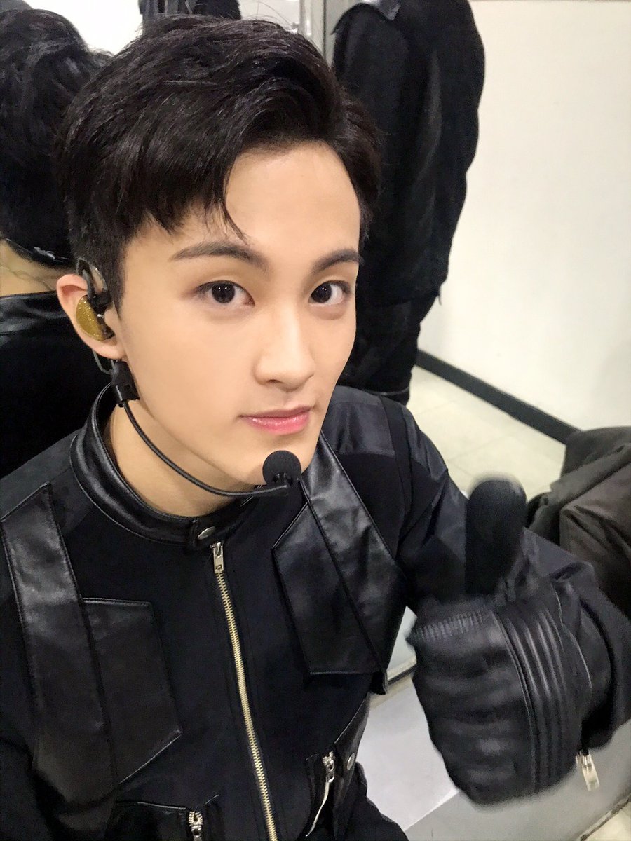 superm's tweet photo. [Too Good To Be Kept 📂 : SuperM 🤘] 
#ThrowBackToSuperMtheBeginning
 
#MARK #SuperM #WeAreTheFuture #SuperMTheFuture https://t.co/glVaKnZvLo