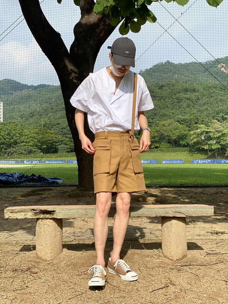 official_yoon_'s tweet photo. 잠깐일 수도 있지만 좋아진 날씨 여러분도 만끽할 수 있길 바라요! (저기 다리에 자국난 거는 모른 척 해주시길🙏🏻😅) https://t.co/FBPE41zXwW