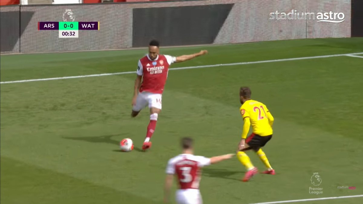 Look at Arsenal's No.3, casually asking for the ball in front of the wide attacker.