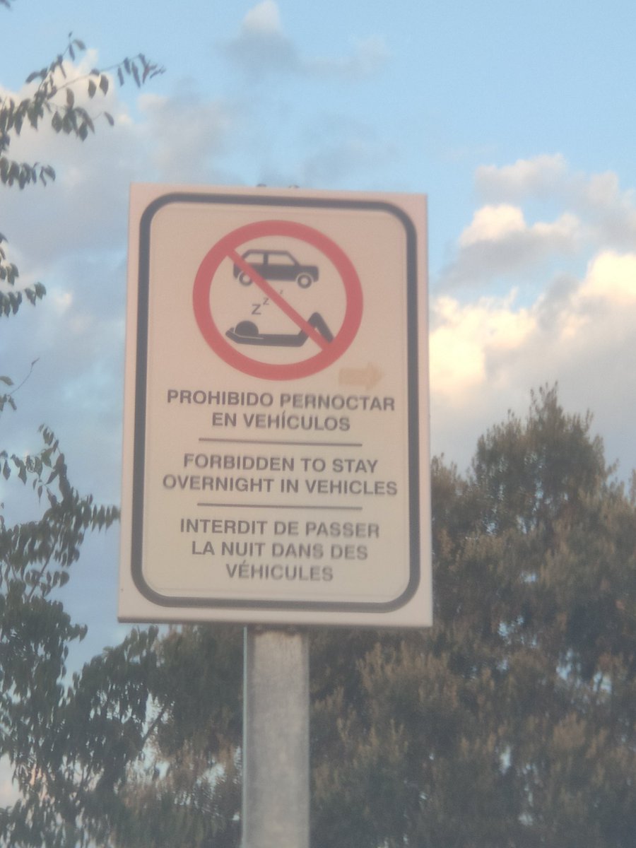 Quien era el de las señales raras? 
Esta prohíbe dormir a todo el mundo, no sólo #autocaravana.