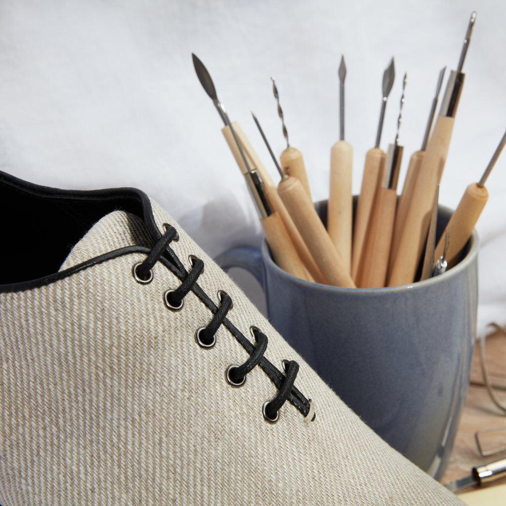 ManoloBlahnik's tweet photo. Creative comforts #Entrenador #Manoloblahniksmiles https://t.co/ecw6gmsLpT