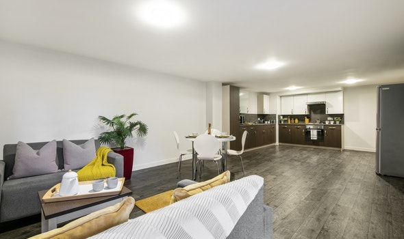 Our Silver and Gold en-suite rooms are limited availability for 20/21! Make the most of your university years and live in style in these larger sized rooms. Book now to avoid missing out and know you're secured by our 20/21 Booking Promise - studentroost.co.uk/locations/shef…