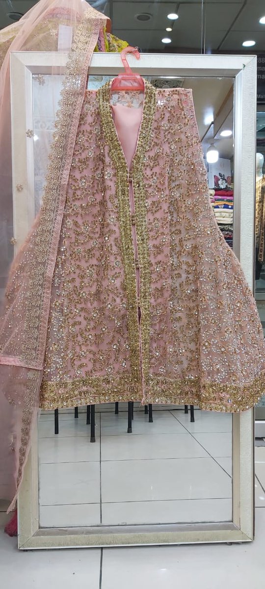 FashionEdge2's tweet image. #Newarrival_wedding
#frontopen peplum
Semistich
Price 9000/
Payment in advance only 
Del will be apply