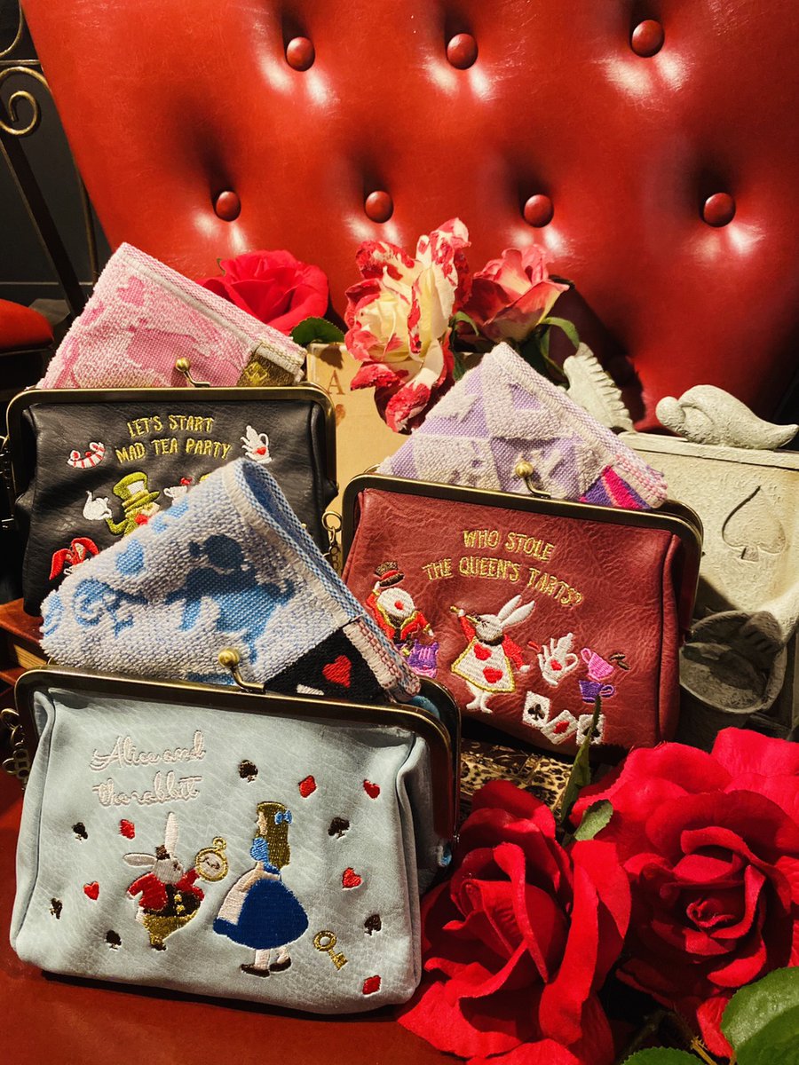 こんにちはアリス💕 今日はがま口ポーチとハンカチの紹介だよ✨ がま口