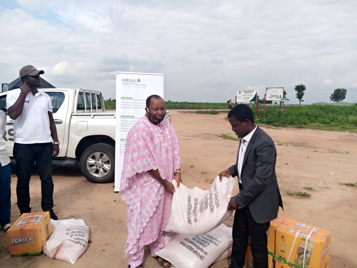 nirsalconnect's tweet photo. Rice, maize, cassava, sesame and soybean farmers in Nigeria’s North-Central region are positioned for an increase in yields and improvement in livelihoods following NIRSAL Plc’s support for their 2020 wet season farming activities under the CBN’s Anchor Borrowers’ Programme (ABP) https://t.co/hzAjueCiSw