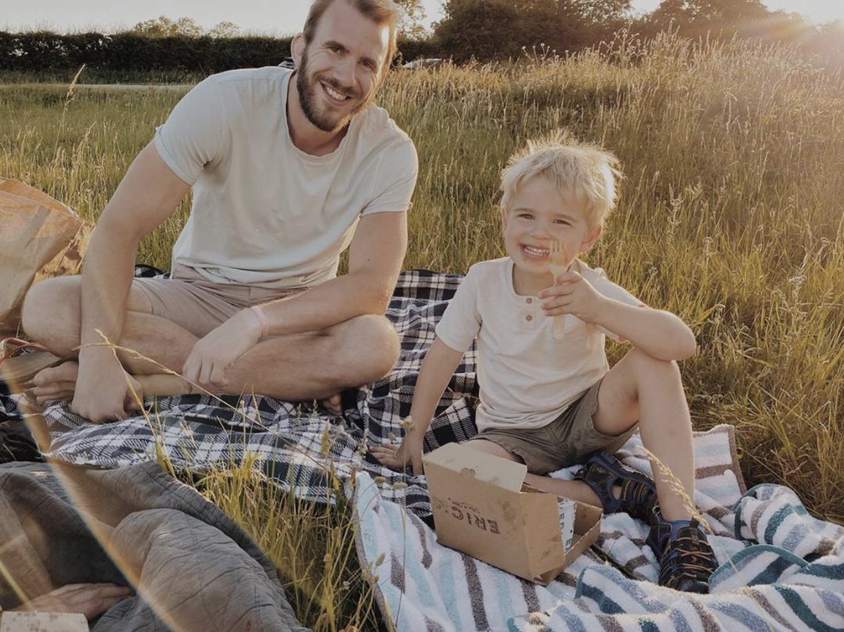 EricsFandC's tweet image. We love seeing your happy faces 😃🙌

This lovely family found the perfect roadside picnic spot to enjoy their takeaway after visiting us! Where have you been enjoying your Eric's? #takeawaytime #northnorfolk

📸 tori__oconnor via Instagram