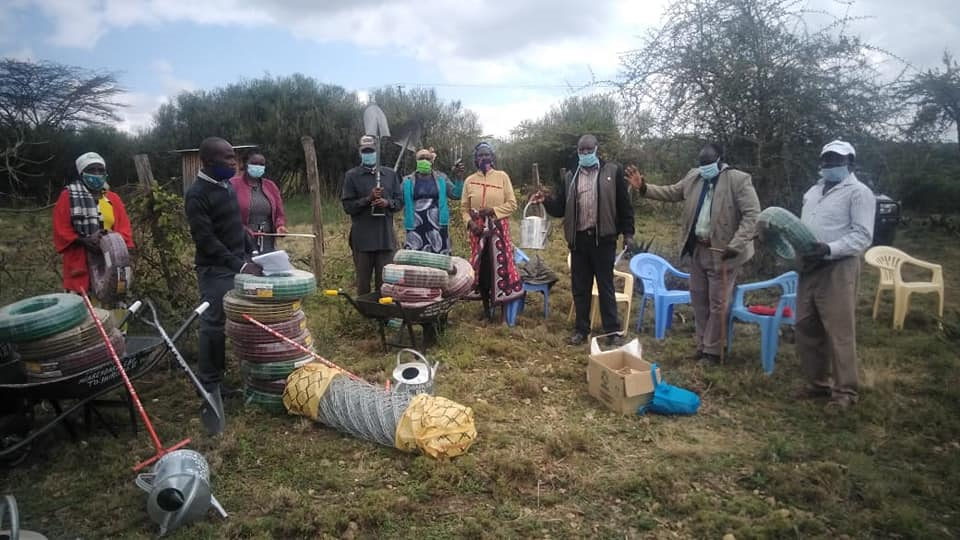 NgarendareT's tweet photo. A great day it is for the Ngarendare CBO, having received hosepipes, chainlinks, water tanks, spades, seeds and polytubes from us inorder to develop their community tree nurseries.
#Conservation
#CommunitydevelopmentinAction https://t.co/DNLWUjK7v6