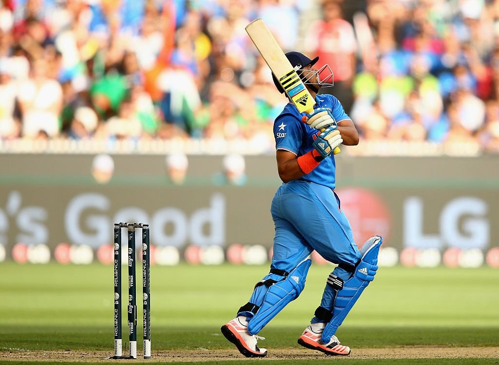 On the occasion of completion of 15th year of  @ImRaina's international debut, here is a thread covering his International cricketing journey. It will be a bit long but hope you find time to read and like it. #15YearsOfRaina (1/n)