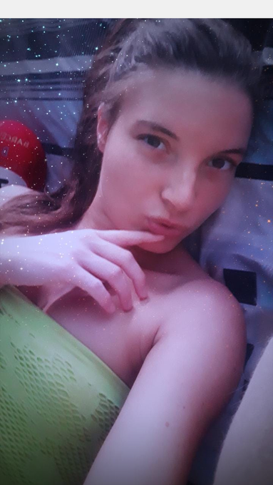 Egy kis pihi 😊😚 Nektek hogy telik a nap? https://t.co/A7FeVTGGgg<a href="/tag/i"class="tags"><span>#i</span></a>