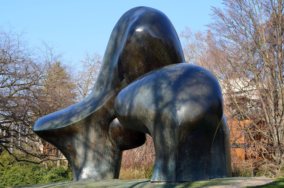 Henry Moore, Sheep Piece (1971–72), Zürichhorn, Zürich-Seefeld, Switzerland