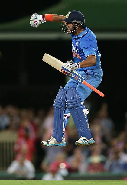 He also scored a MOM winning 49*(25) at  @scg and made sure India wins 3-0.Next year in what we can call  @ImRaina 's last series as a regular member of the team in Eng tour of India, he was India's top scorer which included a 63(45) before he got dropped.(31/n) #15YearsOfRaina