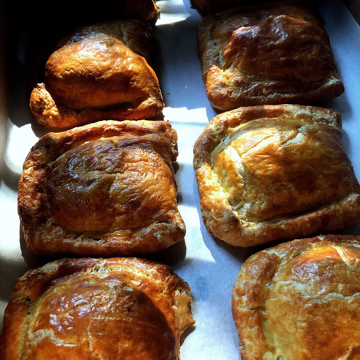 mustbejp's tweet photo. Fresh out of the oven..  @elthamjons #SteakBakes are ready for you @allinapickle_ slow cooked steak for 3&amp;1/2 hours in red wine, onions, mushrooms &amp; rosemary. It’s a Sunday dinner wrapped in our signature flaky pasty.. they won’t be there long! #bakers #newbusiness #elthamjons https://t.co/nyENDFCjxG
