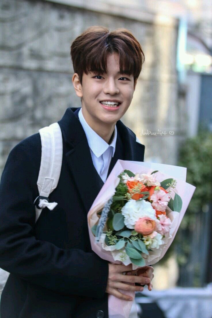 — seungmin as your boyfriend; a lovely thread  #StrayKids    #skz