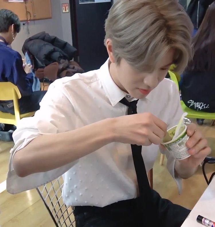 — seungmin as your boyfriend; a lovely thread  #StrayKids    #skz