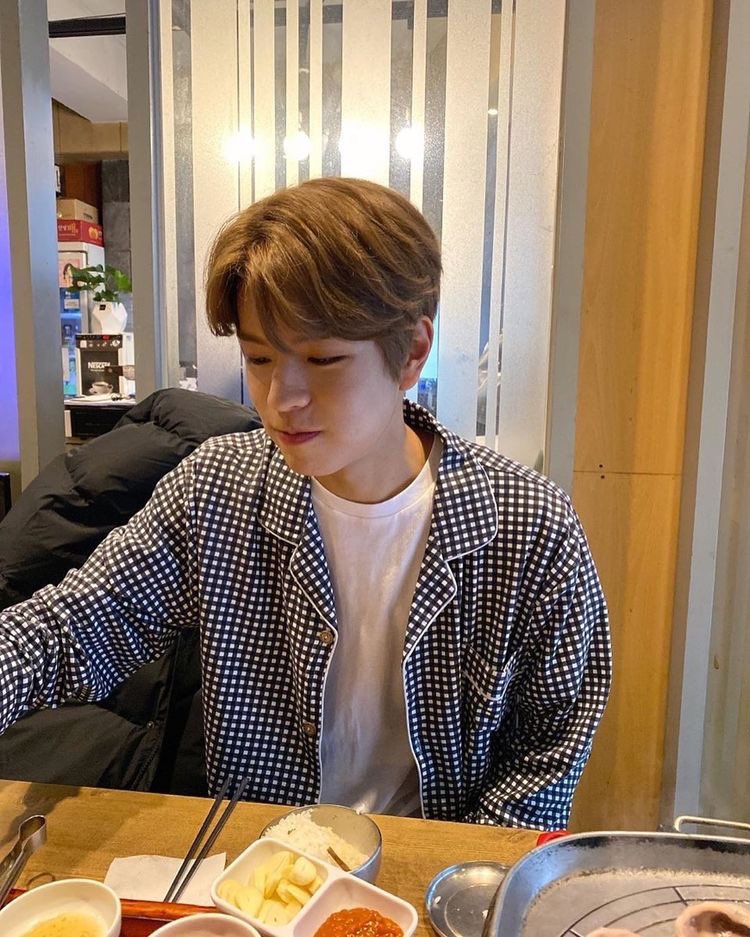 — seungmin as your boyfriend; a lovely thread  #StrayKids    #skz