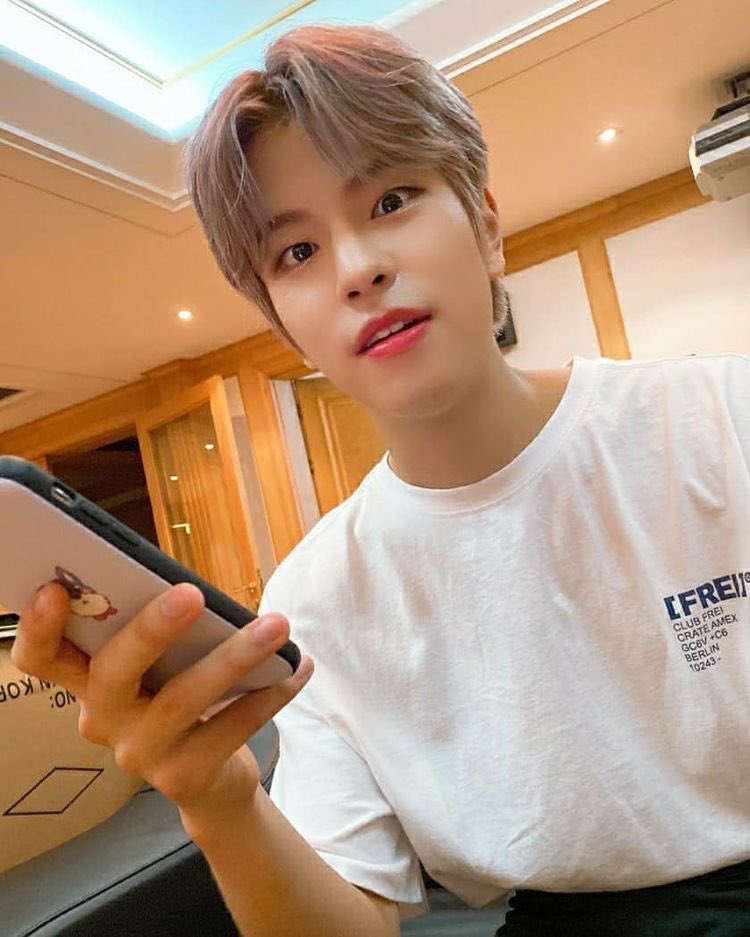 — seungmin as your boyfriend; a lovely thread  #StrayKids    #skz