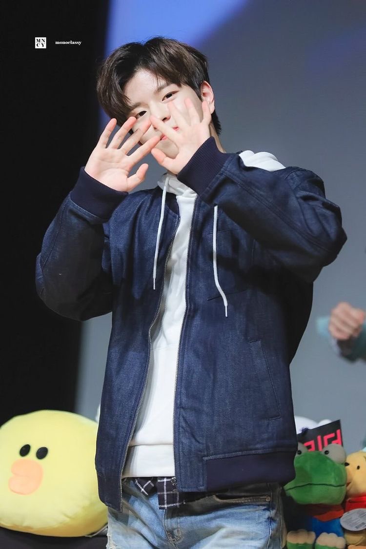 — seungmin as your boyfriend; a lovely thread  #StrayKids    #skz