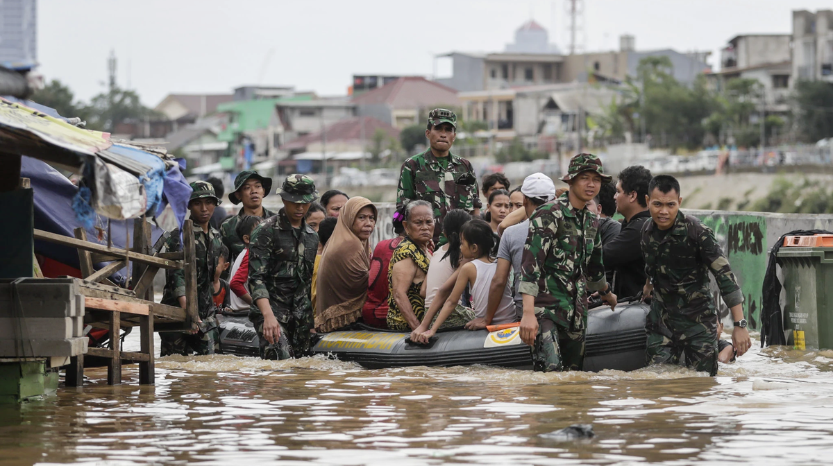 Faktanya: krisis iklim sudah di depan pintu:- Frekuensi dan intensitas banjir tahunan meningkat (2017 & 2020)- Musim kemarau panjang sudah menyebabkan puluhan ribu hektar gagal panen, sekaligus- Kekeringan yang menyebabkan kebakaran lahan sulit dikontrol (2015 & 2019)