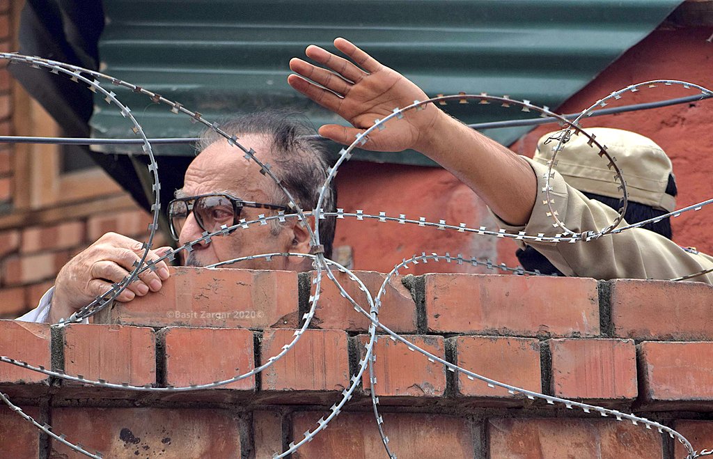basiitzargar's tweet photo. Senior Congress leader Saifuddin Soz tries to speak media from inside his residence in Srinagar. He has been kept under house detention since August last year. Supreme Court said Congress leader he is "free and not under detention" https://t.co/2c6ZgLskVg