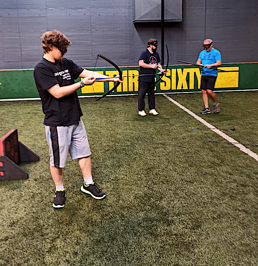 ecomify_de's tweet photo. Unser #teamecomify war gestern zusammen Arrow Tag spielen. Die Zusatzqualifikation als Bogenschütze wurde von allen erfolgreich absolviert ;) #teamevent #pfeilundbogen https://t.co/uU2nl6jbfl