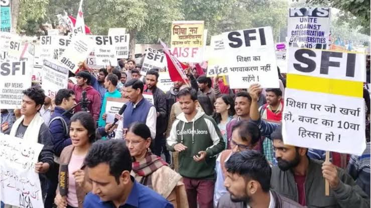 MayukhDuke's tweet photo. The NEP sets out to remake the Indian education system in the image of the American one.  But it does nothing to address the crippling funding constraint that is the real issue with India's schools, colleges and universities.
#RejectNEP2020 https://t.co/A7lTsUbcGV