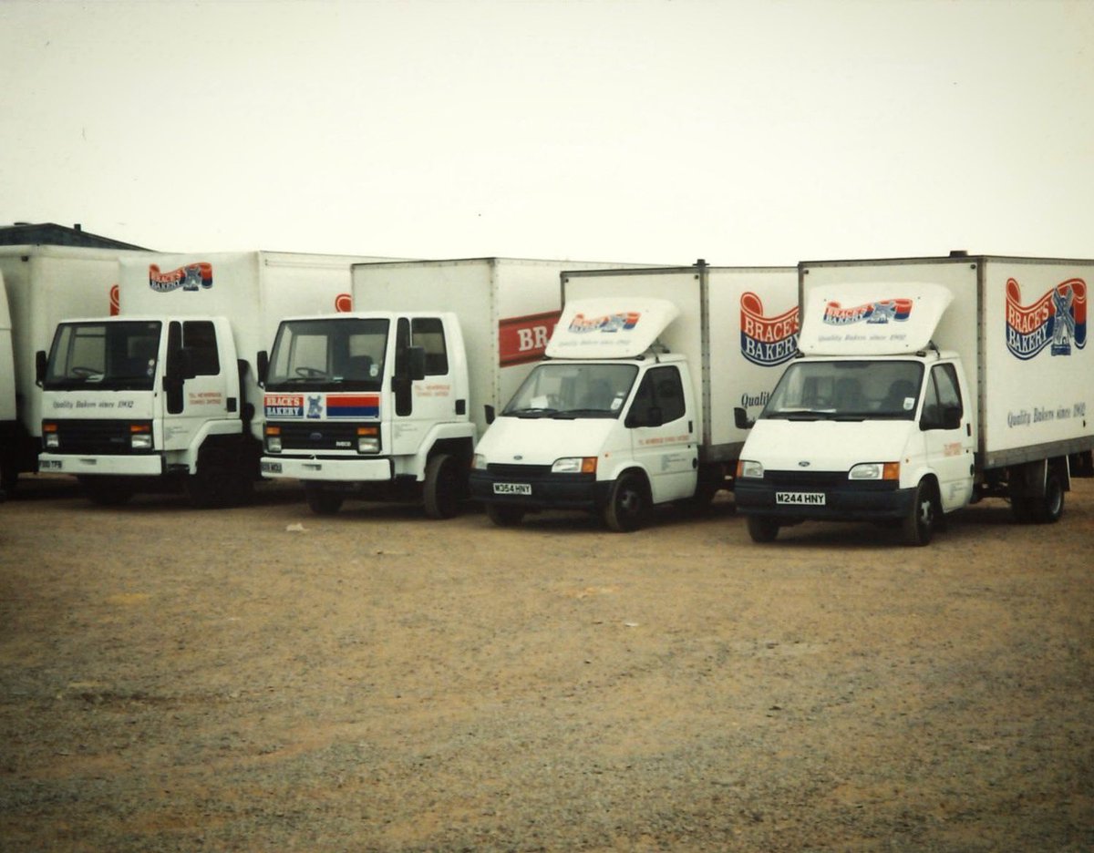 BracesBakery's tweet image. Some of our delivery trucks &amp;amp; vans from the ‘90s. If you look closely, you’ll notice that we still use the image of the flour mill in our logo. 

#throwbackthursday #tbt #deliveryvehicles #bracesbakery #bracesbreadenoughsaid