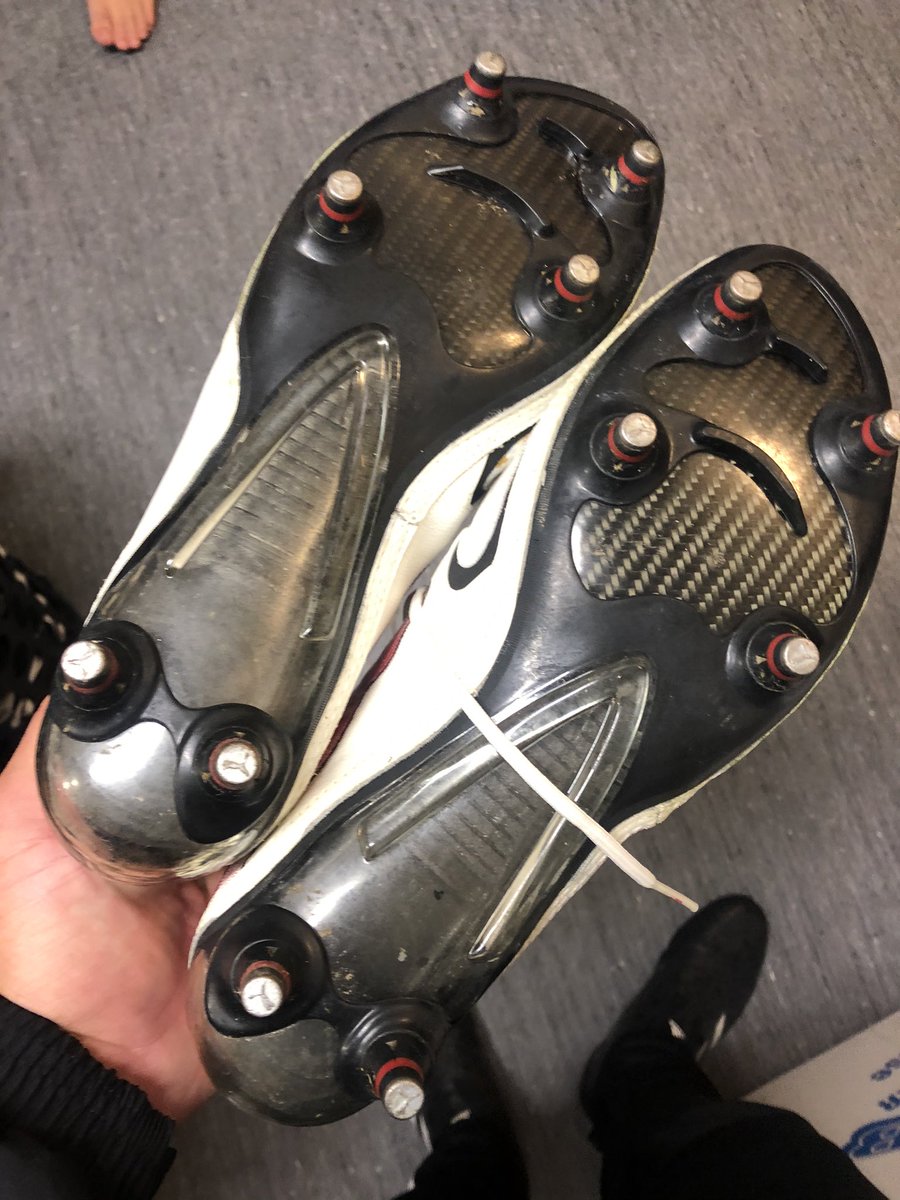 Bk30U23's tweet photo. Hårt tryck i träningspassen nu när seriestarten närmar sig. Ikväll blir det naturgräs som omväxling. https://t.co/EOV8o7riNt