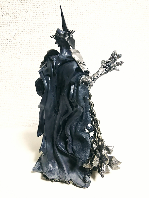 「「ロード・オブ・ザ・リング」の「ウィッチキング」のフィギュアが届きました。カッコ」|ケースワベ【K-SUWABE】のイラスト