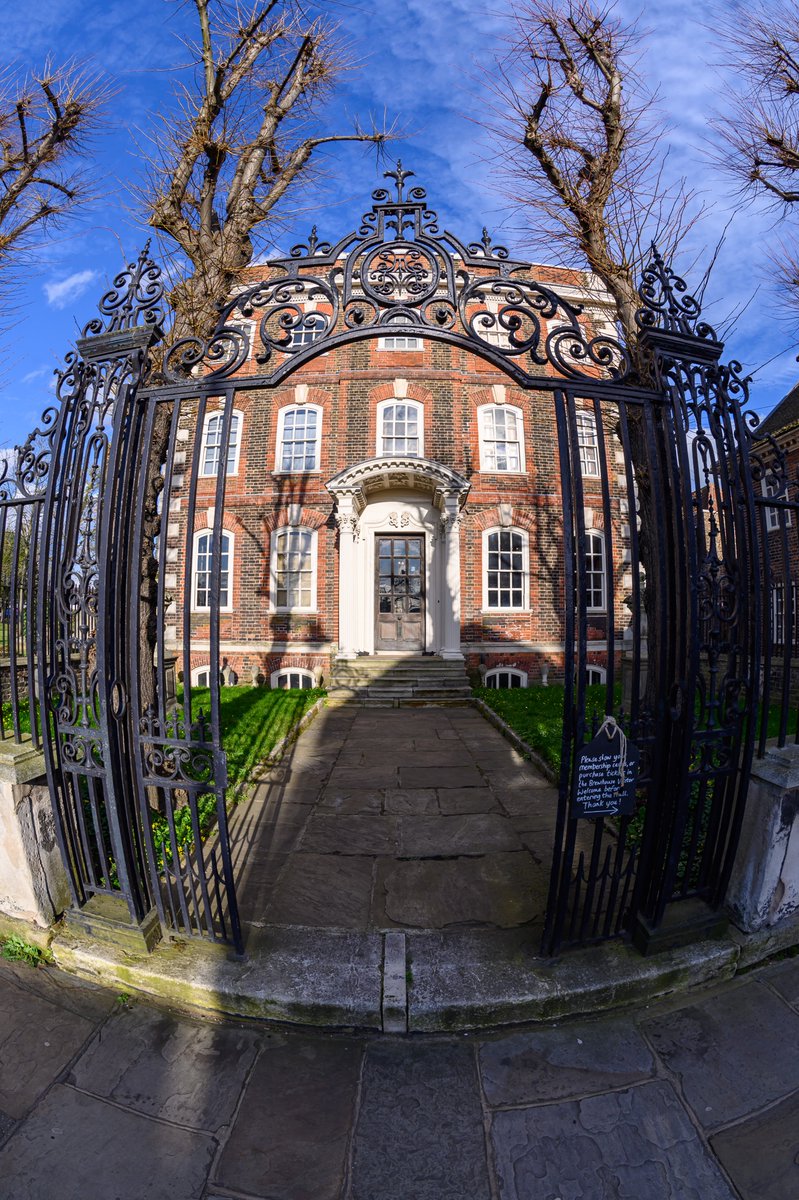HarrisonPhair's tweet photo. #Rainham #Hall #Queen #Anne #House & #gardens @RainhamHallNT #Havering #Essex @nationaltrust
#london #heritage #nationaltrust #rainhamhall #Georgian #charlesdickens #plants #flowers #leaves #anthonydenney #fisheye #christmascarol #dickens
@YVESWAUTHIER
@NikonatGrays
@VisitEssex https://t.co/69TFEU9g4W